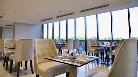 FIVE SEASONS HOTEL Отели рядом с Аэропорт Табук