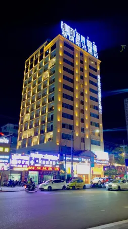 Senna Sunshine International Hotel（Independent Road Double Lion Square in SHV） Отели рядом с достопримечательностью «University of Management and Economic»