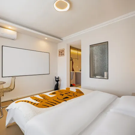 Zhouya Seaview Audio-Visual Vacation Homestay (Huoju 8th Street International Coastal Baths)
