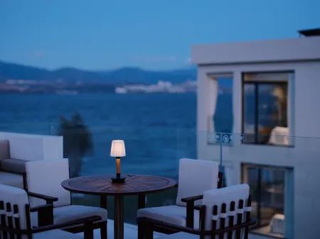 Azure Shore at the Sea | 180° Panoramic Sunrise Seaview Designer Aesthetic Retreat Resort Hotel Отели рядом с достопримечательностью «The Ancient Tea Horse Road»