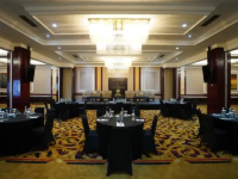 The Grantage Hotel & Sky Lounge Hotels in Pagedangan