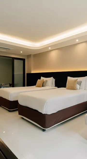 ห้องดีลักซ์เตียงแฝดพร้อมระเบียง