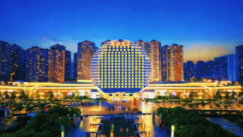 Nanhu Hotel (Bozhou Baolong Plaza Branch)