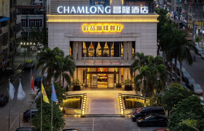 Qionghai Changlong Hotel (Yinhai Zaliang Street)