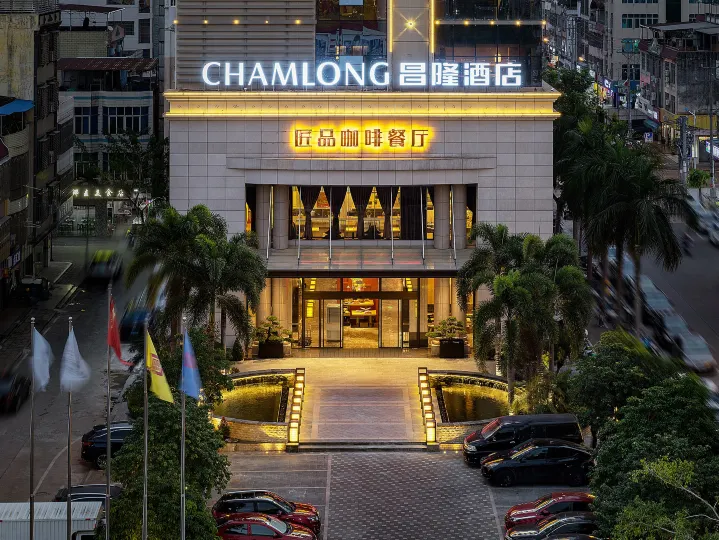 Qionghai Changlong Hotel (Yinhai Zaliang Street)
