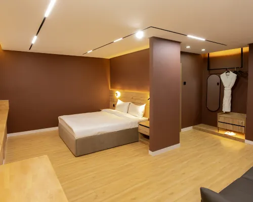Sansar Hotel 에르데네트 호텔