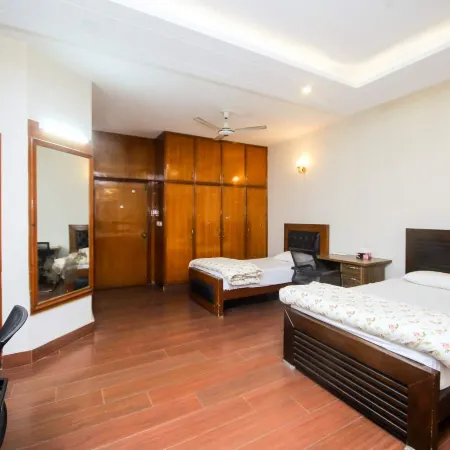 TaoJie Chinese Hotel Отели рядом с достопримечательностью «Рынок «Анаркали»»