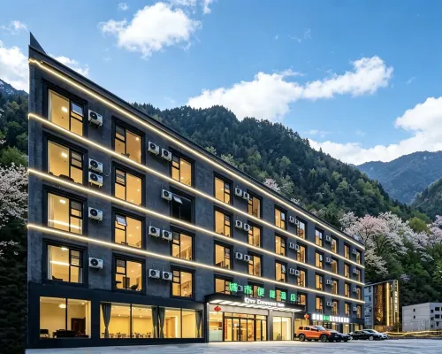 Urban Convenience Hotel (Li County Bipenggou Scenic Area Li Xiaolu Branch) โรงแรมในหลี่เซียน