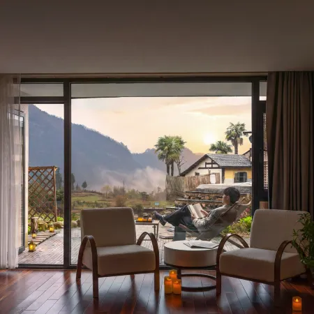 Yuezhu｜Peak Clouds & Arcadian Courtyard.Avatar Mountains ,3-min walk to the  Zhangjiajie Forest Park