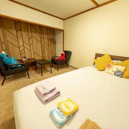 Newly opened! Great value, 10 min to Ski Center, 28 min to Rinku, 3 min to convenience store.