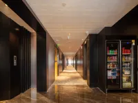 White Whale · X E-Sports Hotel (Desiqin Plaza)