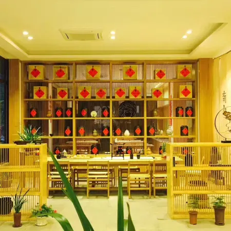 Wuyishan Liuyue Mountain Stream Hotel (Sangu Resort Chongxi Walkway Branch)
