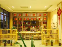 Wuyishan Liuyue Mountain Stream Hotel (Sangu Resort Chongxi Walkway Branch)