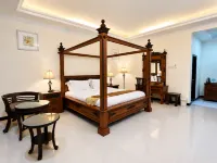 Oak Lawang - balcony