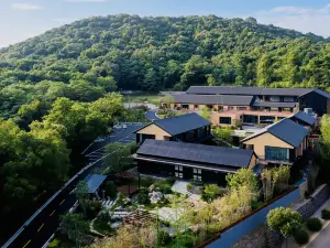 Floral Hotel·Mingye Qiulu Holiday Hotel (North Gate Transfer Center, Lushan Scenic Area)