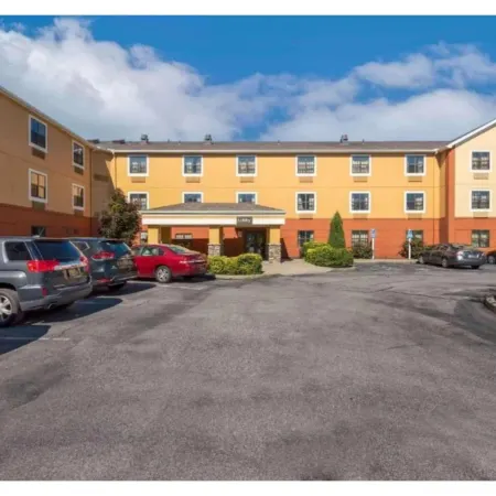 Motel 6 Suites Buffalo Amherst, NY