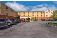 Motel 6 Suites Buffalo Amherst, NY - موقف سيارات