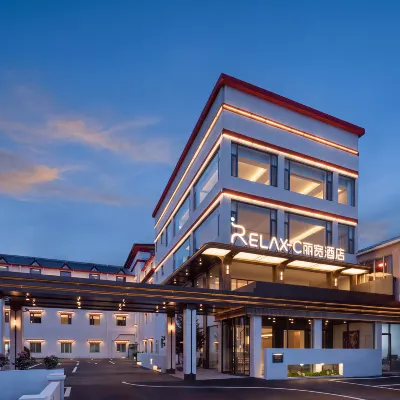 REAX-C Likuan Hotel (Aba County Branch) Hotels near Ge'erdeng Temple