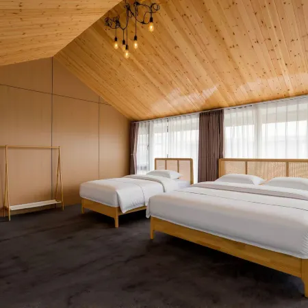 Jiuyue Luxury Boutique Stay (Saihanba Yudaokou Grassland Scenic Area)