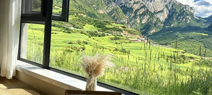 Lotus Forget-Worry Lodge · Facing Main Peak with Sunrise View (Zagana Scenic Area Branch) Têwo İlçesi otelleri