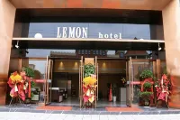 本色電競飯店（站前東路店） - 停車場