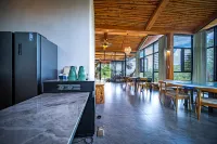 Yifeng Homestay - بار