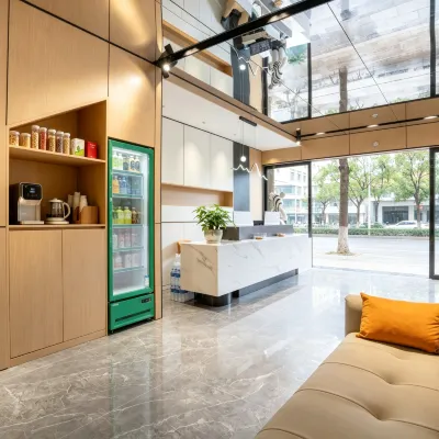 Liulin Yuan Zhixiang Hotel (Kunming Chenggong Square Dounan Flower Market Branch) Hotels near Dian Lake