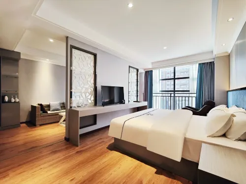 Man Zhou  Hotel （Qianxi Shuixi Park）