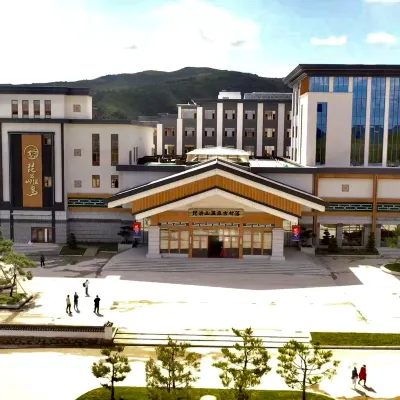 Piyanshan Hot Spring Hotel Hotels near Longjing Railway Station