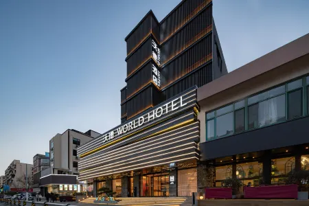 World Hotel Отели рядом с достопримечательностью «University of Jinan South Campus»