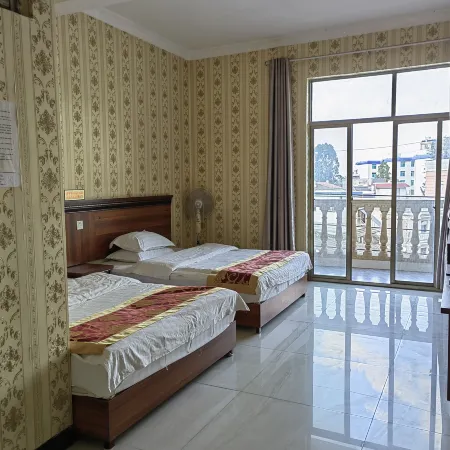 Mengzi Huatelong Business Hotel