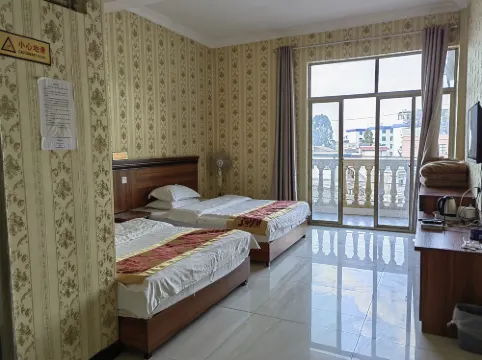 Mengzi Huatelong Business Hotel
