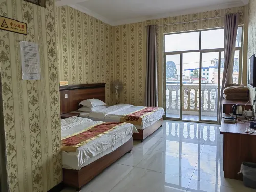 Mengzi Huatelong Business Hotel