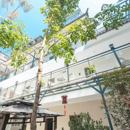 Dali Shanhaiyunjian Hotel (Dali Old City South Gate)