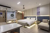 Huaji Wenyue Hotel (Weifang Minzhu Street North High-speed Railway Station) Hotels near Weichai University