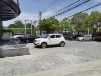 Miluo Hotel (Jingmen Wanda Plaza) - parking