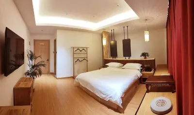 Qinghai Lake Jiuqi Lakeside Homestay (Erlangjian Scenic Area) فنادق في 