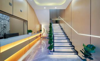 City's Fringe Hotel (Zhengzhou High-speed RailEast Station Greenland Window Branc)