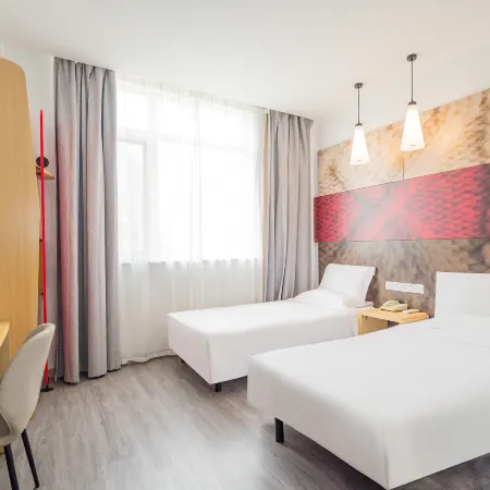 Ibis Hotel (Shanghai Xujiahui) Отели рядом с достопримечательностью «Станция метро Xujiahui»