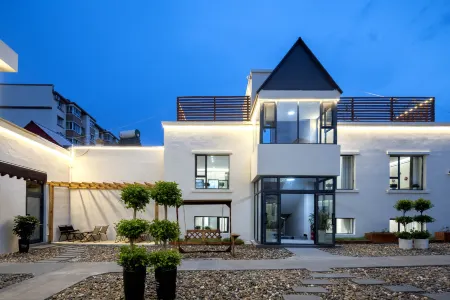 Sixiang Stars Homestay Отели рядом с достопримечательностью «Gulja Gymnasium»