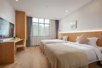Guanxun Light Luxury Resort (Qiandao Lake Scenic Area Store) Hotels near The Qxtd Lion Ctiy