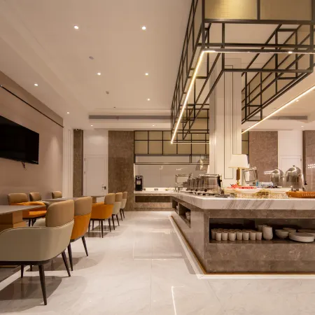 Vienna International Hotel (Wuxue Hospital of Traditional Chinese Medicine)