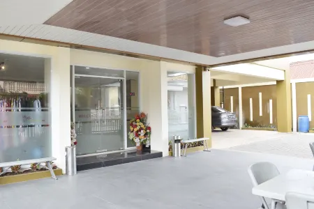 Homestay 82 Syariah Palembang Отели в г. Sekip Jaya