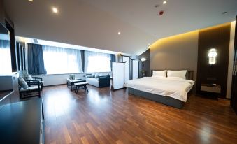 Derreal Hotel