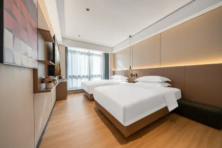 Shengshi Time Hotel (Chongqing Jiefangbei Pedestrian Street)