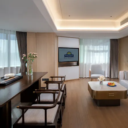 Days Hotel by Wyndham Meizhou Jinye
