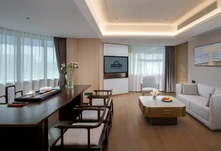 Days Hotel by Wyndham Meizhou Jinye Отели рядом с достопримечательностью «Dongshan Academy»