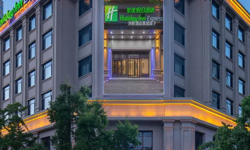 Holiday Inn Express Dangdong City Center, an IHG Hotel