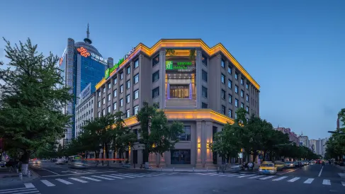 Holiday Inn Express Dangdong City Center, an IHG Hotel