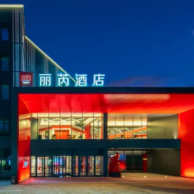 Radisson RED Xuzhou Yunlong Lake Hotels near Binhu Xintiandi